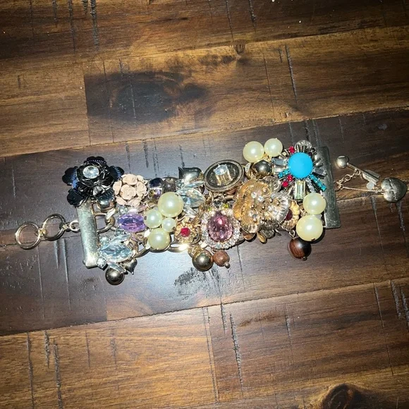 BETSEY JOHNSON ~ NECKLACE AND BRACELET SET ~ NWOT NEVER WORN~ RARE HTF - Picture 4 of 6